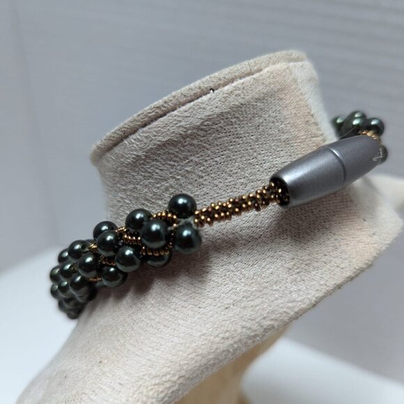 Pretty Vintage Hand Beaded Necklace Broncetone & Emerald Green Beads - Picture 2 of 8